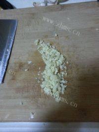 有趣的蒜蓉粉丝蒸扇贝做法图解4)
