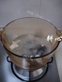 滋补的当归乌鸡汤做法图解6)