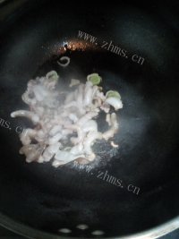 简易的青椒炒章鱼做法图解3)