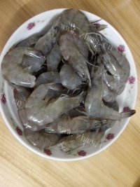 美味的白灼虾做法图解1)