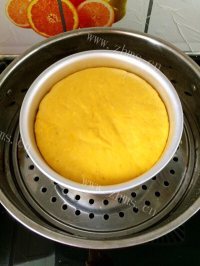 自制南瓜红枣发糕做法图解8)