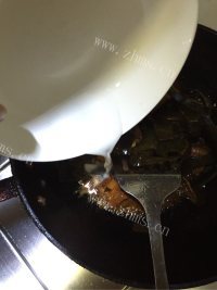 鲜美嫩滑的海带千张炖五花做法图解15)