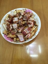家常菜香芋蒸排骨做法图解3)