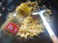 美味的醋溜藕丁做法图解6)