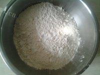 味道不错的西葫芦饼做法图解3)