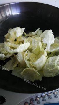 家常菜炝炒圆白菜做法图解6)