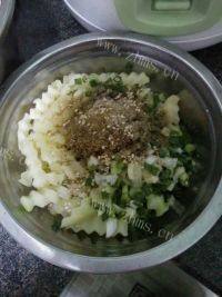 家常菜麻辣土豆丝做法图解7)