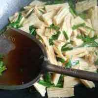 脆嫩可口的韭菜炒腐竹的做法图解八