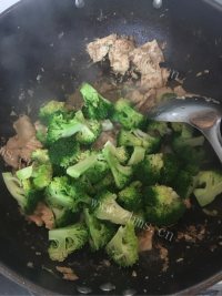 特色菜西兰花炒肉做法图解9)