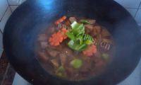 家常菜香芋红烧肉做法图解9)