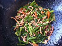 「首发」蒜薹炒肉丝做法图解9)