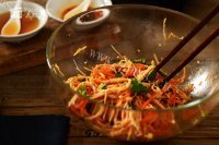 家常菠菜鸡丝蛋卷做法图解4)