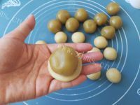 自制广式莲蓉月饼做法图解9)