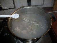 美味的鱼胶瘦肉汤做法图解7)