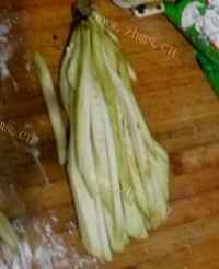 家常菜佛手茄子做法图解1)