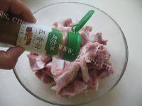 台湾名小吃 排骨酥面做法图解7)