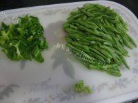 口感好的四季豆炒肉做法图解2)