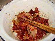 家常菜芹菜炒鸡杂做法图解3)