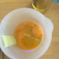 色香味俱全的牛奶蛋糕做法图解2)