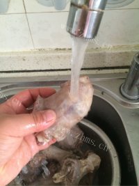滋补炖羊骨做法图解4)