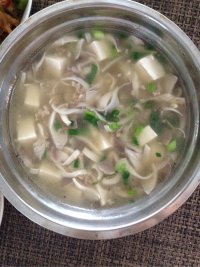 家常菜蘑菇豆腐汤