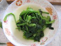 下酒菜菠菜拌花生米做法图解2)