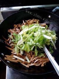 家常菜芹菜豆干做法图解6)