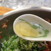 美味的豇豆猪肉包做法图解6)
