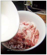 鲜美的杏鲍菇炒肉片做法图解3)
