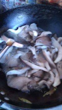 食欲满满的蘑菇炒鸡蛋做法图解8)