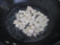 口感好的香椿拌豆腐做法图解6)