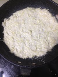 家常土豆丝鸡蛋煎饼做法图解5)