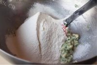 香脆的葱香饼干做法图解5)