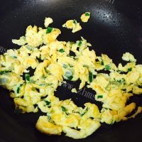 美味的番茄炒蛋盖饭做法图解3)