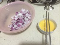 好吃的洋葱炒蛋做法图解1)
