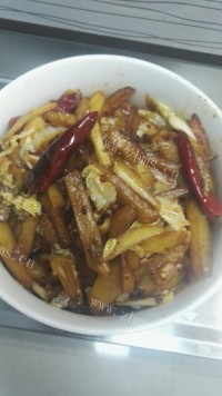 家常干锅土豆条做法图解7)