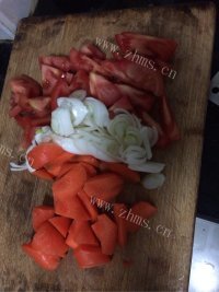 滋补的西红柿牛腩做法图解4)