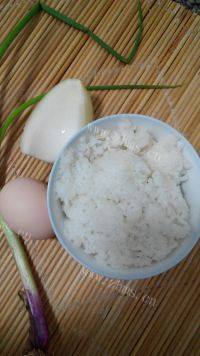 自己做的洋葱蛋炒饭做法图解1)