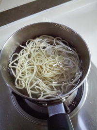 色香味俱全的重庆小面做法图解8)
