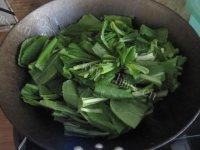 家常菜小白菜炒肉做法图解7)
