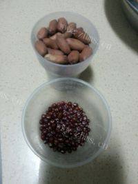 美味早餐红豆花生粥做法图解3)