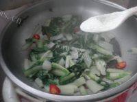 清淡的素炒小白菜做法图解7)