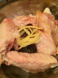 美味的蜜汁烤翅做法图解4)