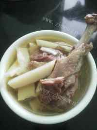 美味的鸭肉竹笋汤