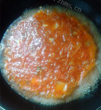 辣白菜海鲜豆腐锅做法图解6)