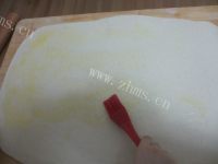 自制奶香小花卷做法图解4)