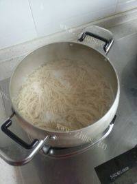自制青菜鸡蛋炒面做法图解1)