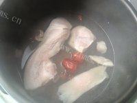 酸菜五花肉做法图解3)