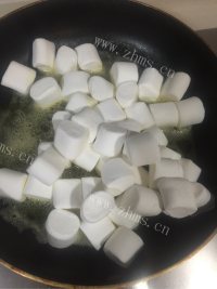 香气浓郁的蔓越莓牛扎糖做法图解2)