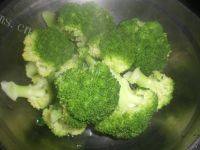 绿色食物之蒜蓉西兰花做法图解3)
